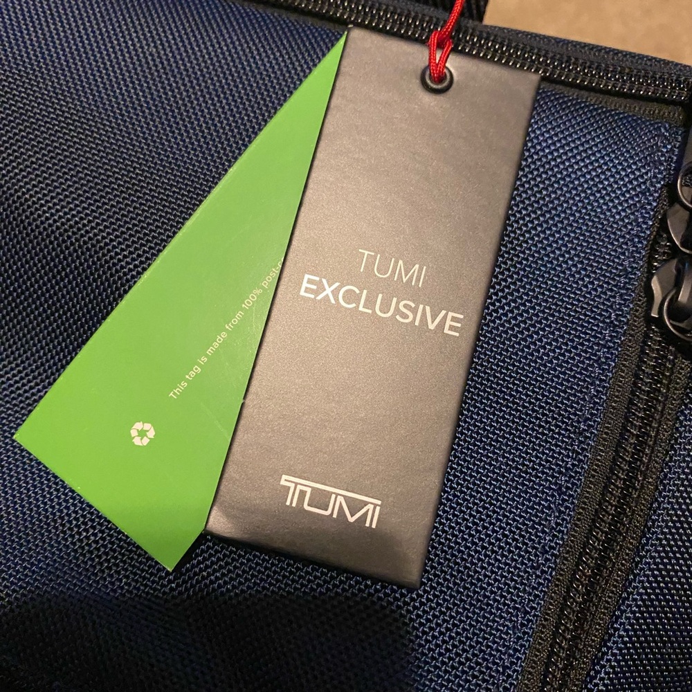 Tumi ALPHA BRAVO McCoy Gym Bag Navy & Black NWT EXCLUSIVE - Picture 6 of 7
